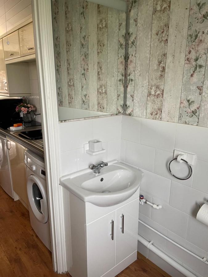 Cosy Cabin By The Seaside With Hot Tub Leilighet Birchington-on-Sea Eksteriør bilde