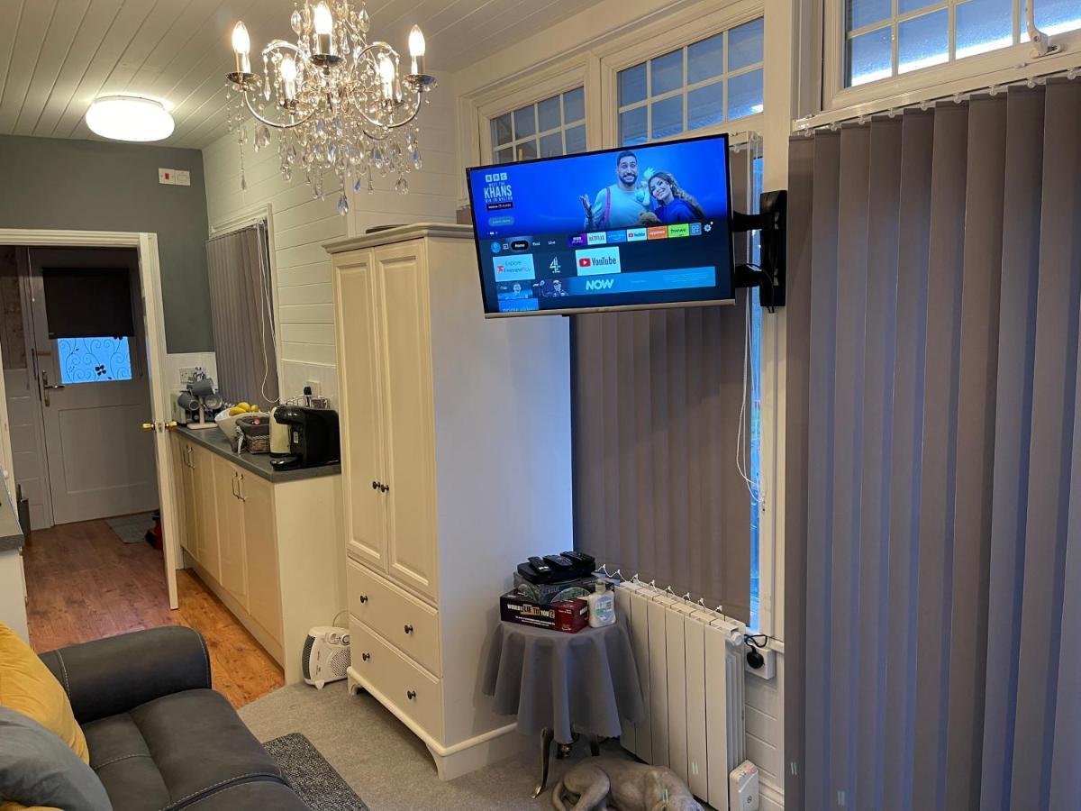 Cosy Cabin By The Seaside With Hot Tub Leilighet Birchington-on-Sea Eksteriør bilde