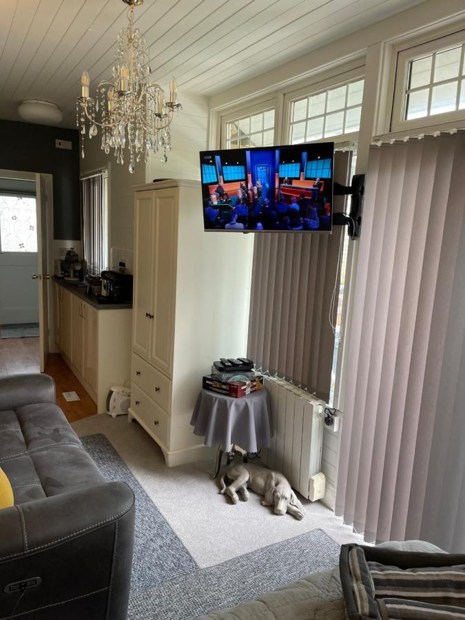 Cosy Cabin By The Seaside With Hot Tub Leilighet Birchington-on-Sea Eksteriør bilde