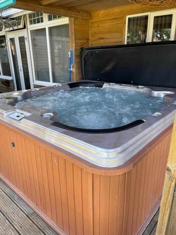 Cosy Cabin By The Seaside With Hot Tub Leilighet Birchington-on-Sea Eksteriør bilde